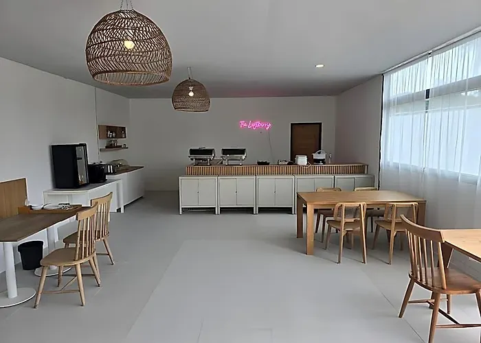 โรงแรม Loft Berry 3*